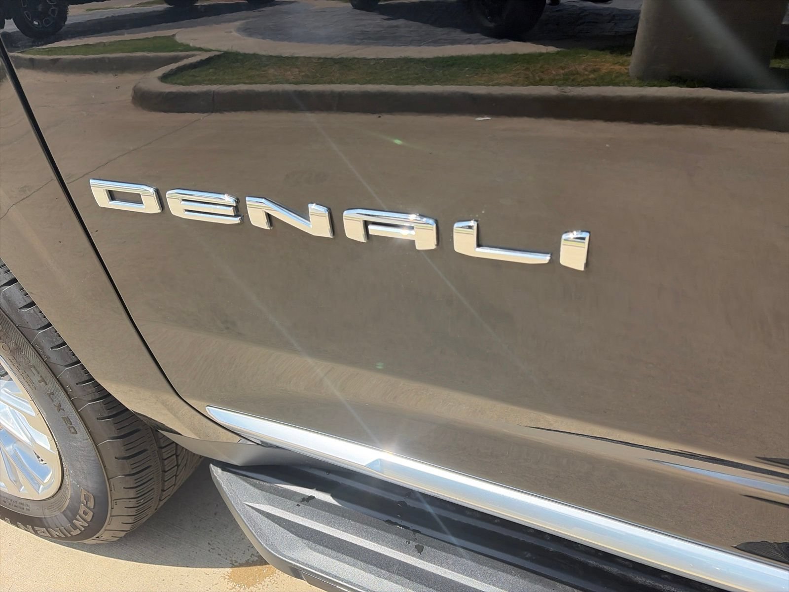 Used 2025 GMC Yukon Denali AWD/4WD image 10