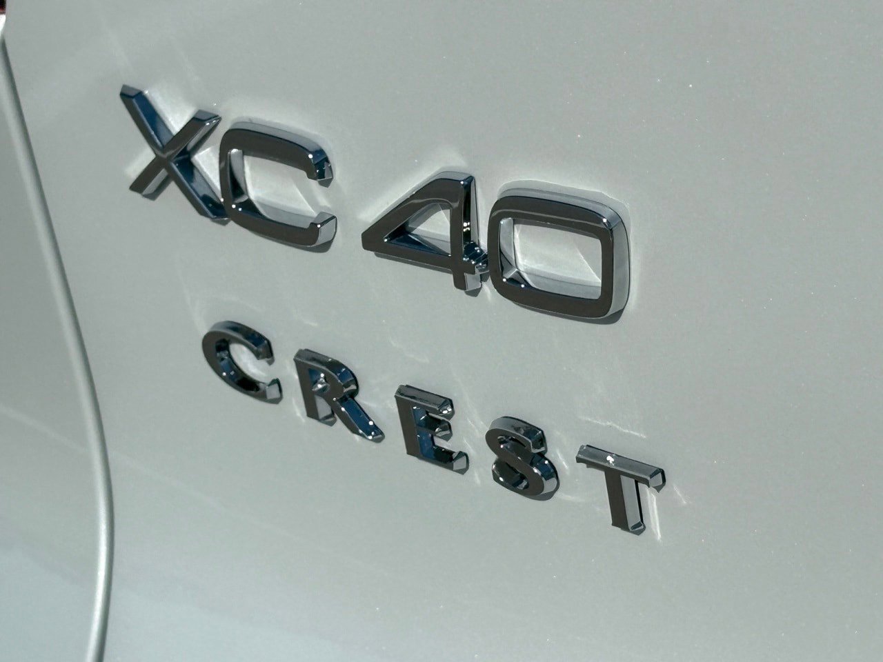 New 2026 Volvo XC40 B4 Plus w/ Protection Package Premier FWD image 8