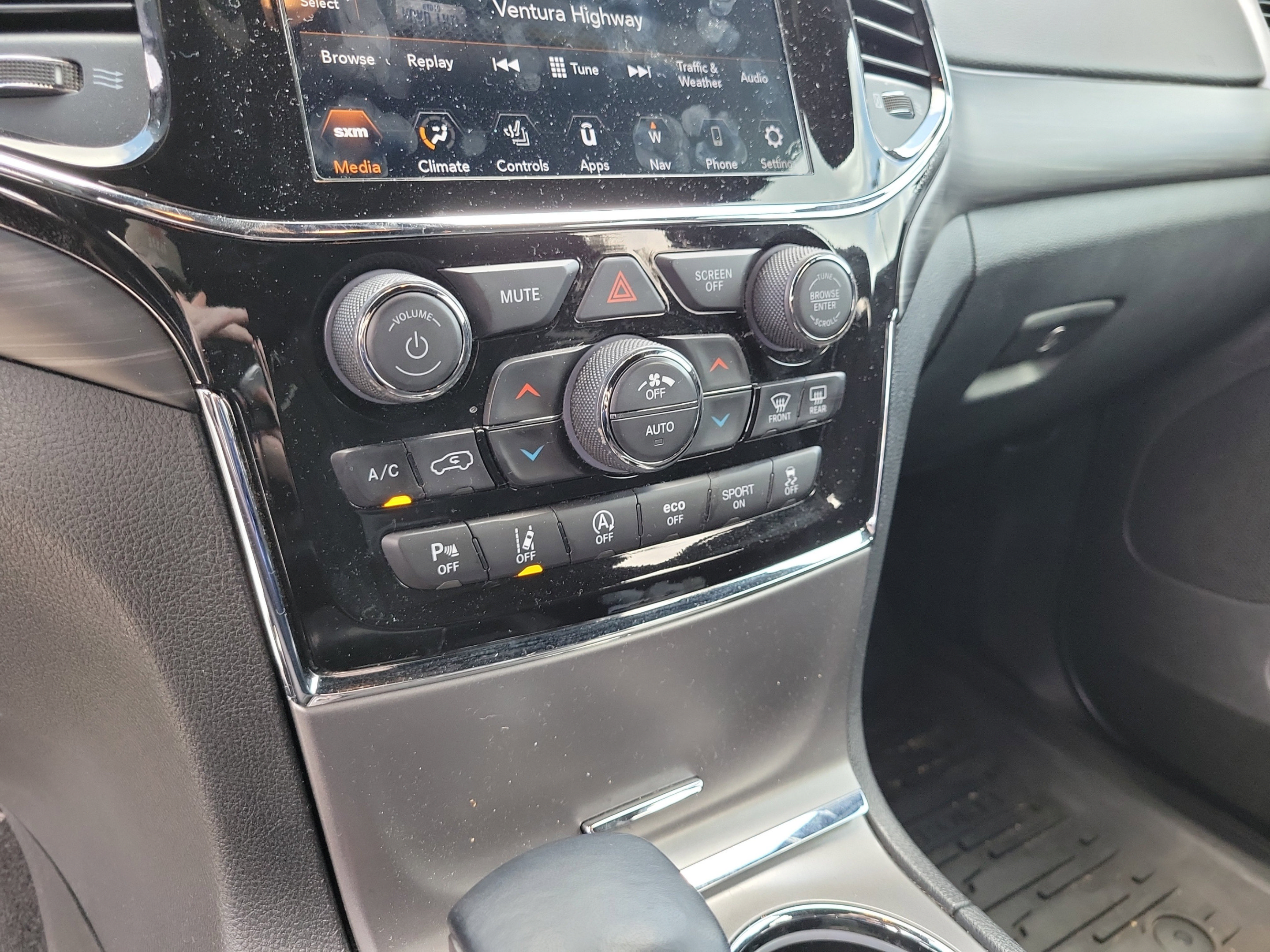 Used 2021 Jeep Grand Cherokee Freedom Edition AWD/4WD image 19