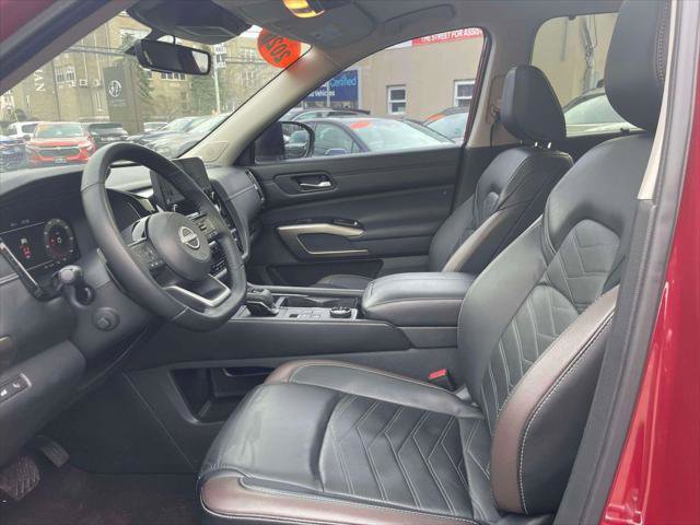 Used 2023 Nissan Pathfinder Platinum image 15