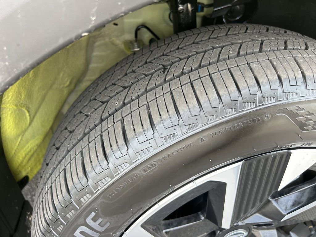 Used 2025 Nissan Kicks SR FWD image 38