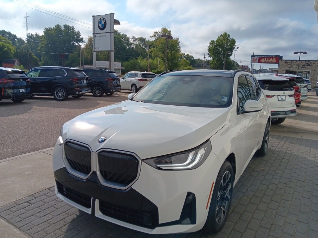Used 2025 BMW X3 xDrive30i w/ M Sport Package image 3