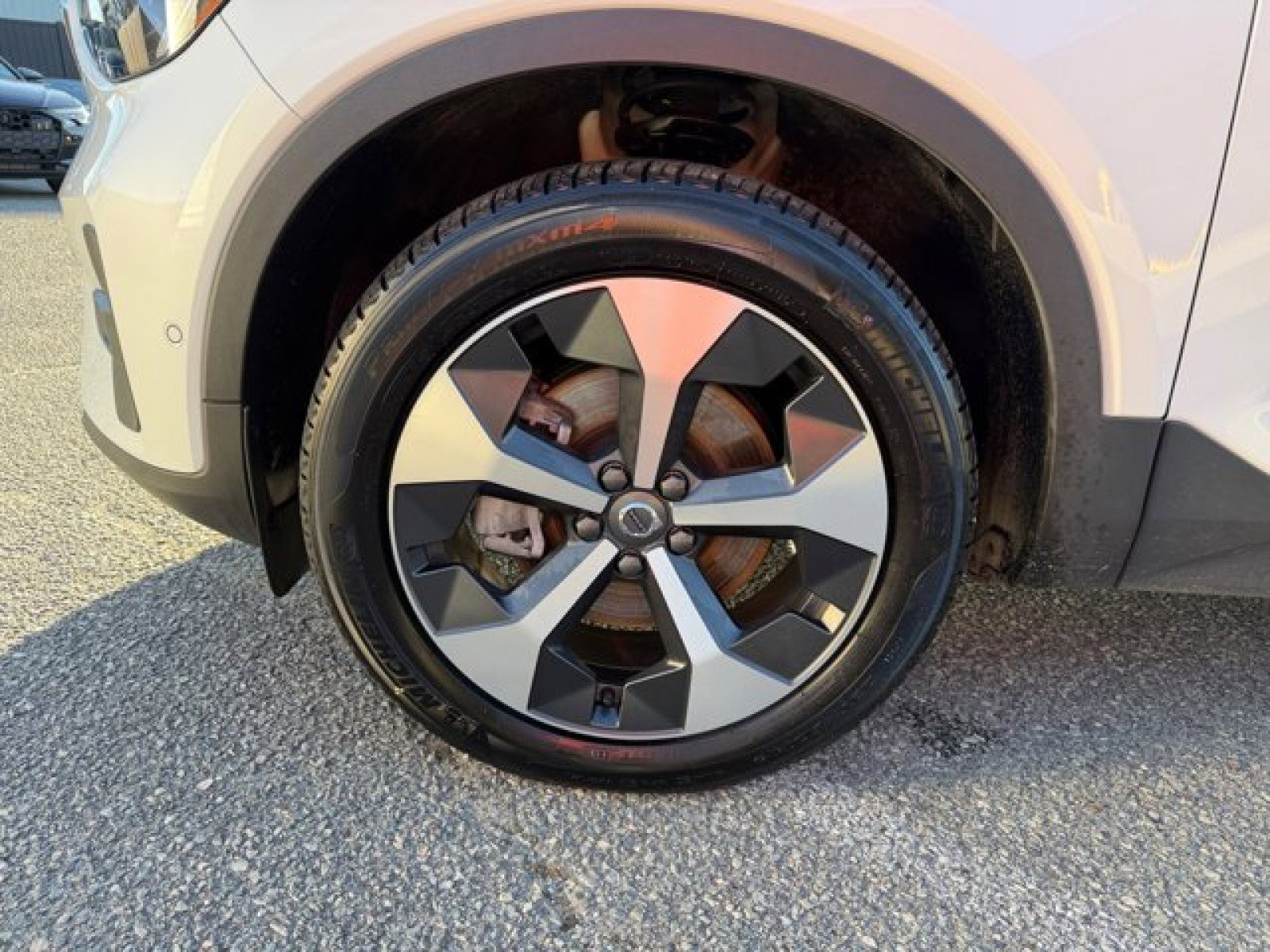 Used 2025 Volvo XC40 B5 Plus image 9