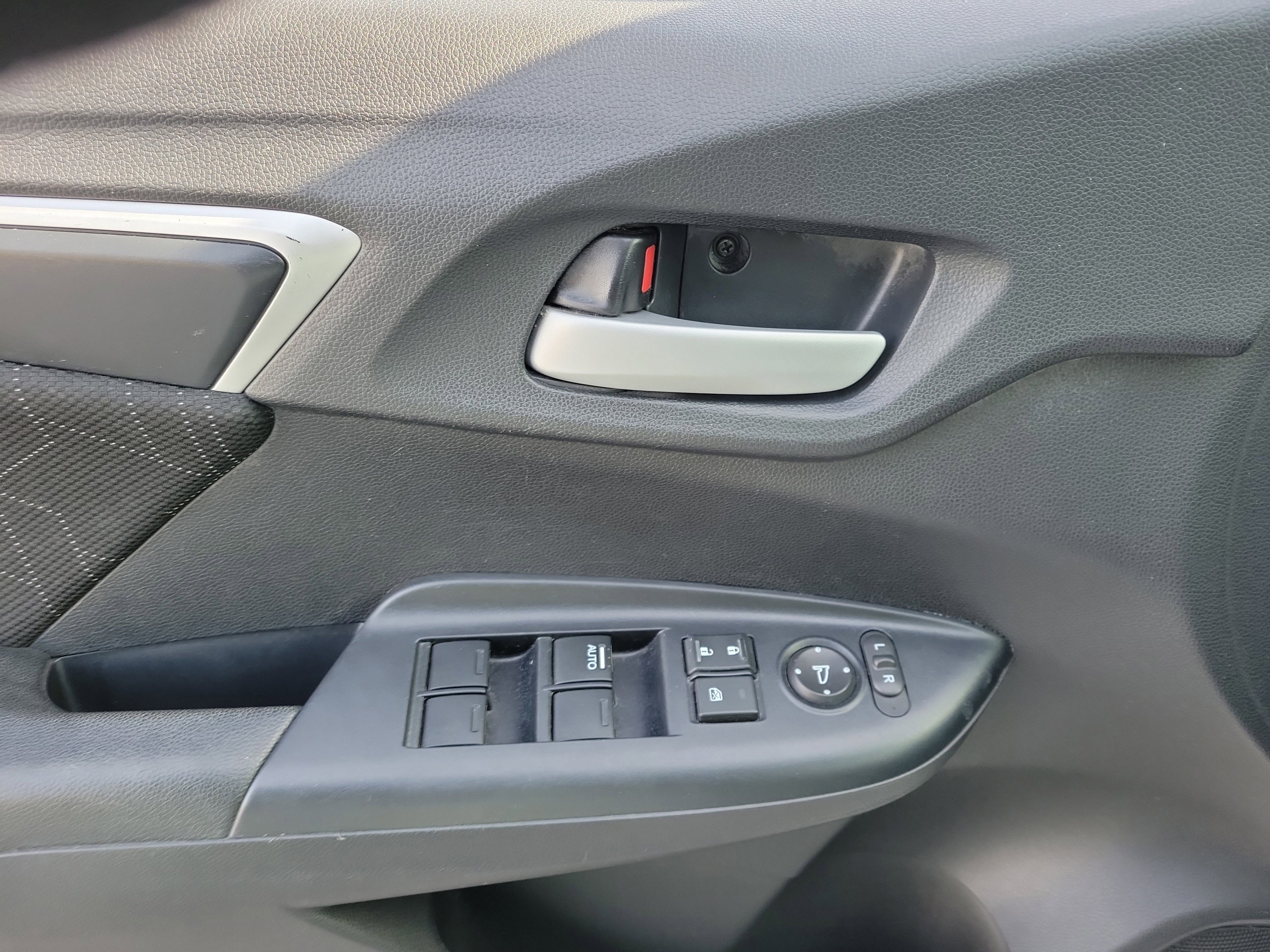 Used 2017 Honda Fit EX image 17