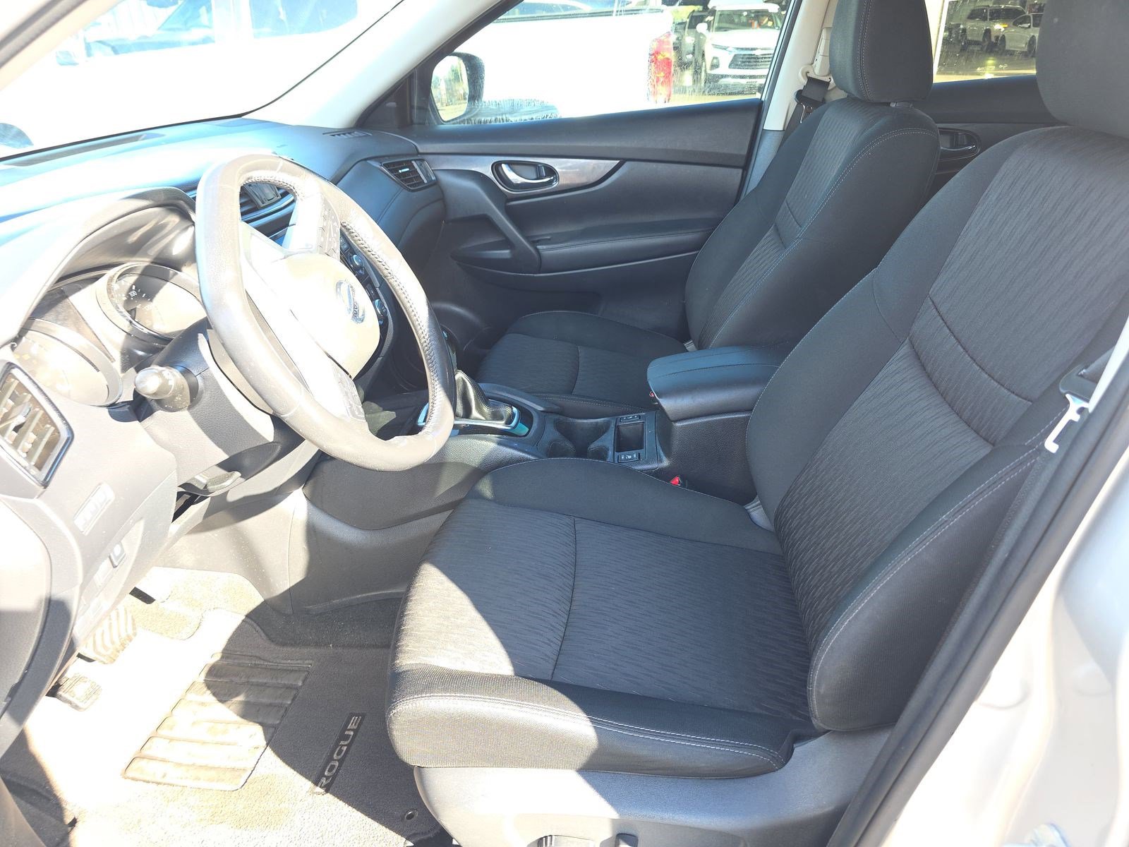 Used 2018 Nissan Rogue SV image 10