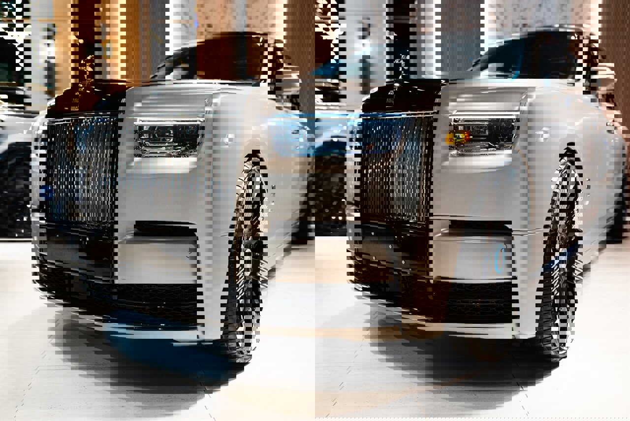 Used 2025 Rolls-Royce Phantom Sedan image 27