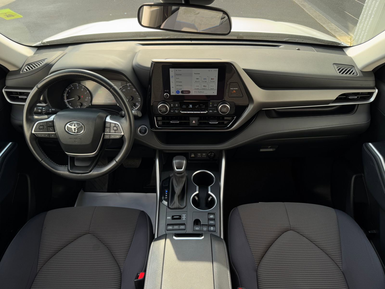 Used 2024 Toyota Highlander Limited AWD/4WD image 14
