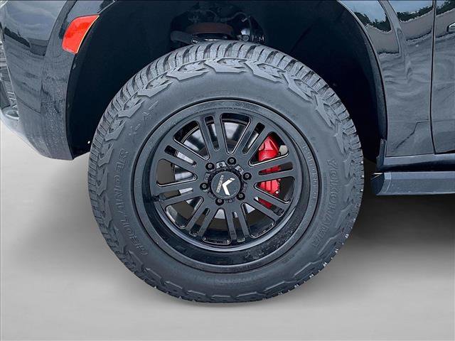 Used 2022 GMC Yukon AT4 AWD/4WD image 10