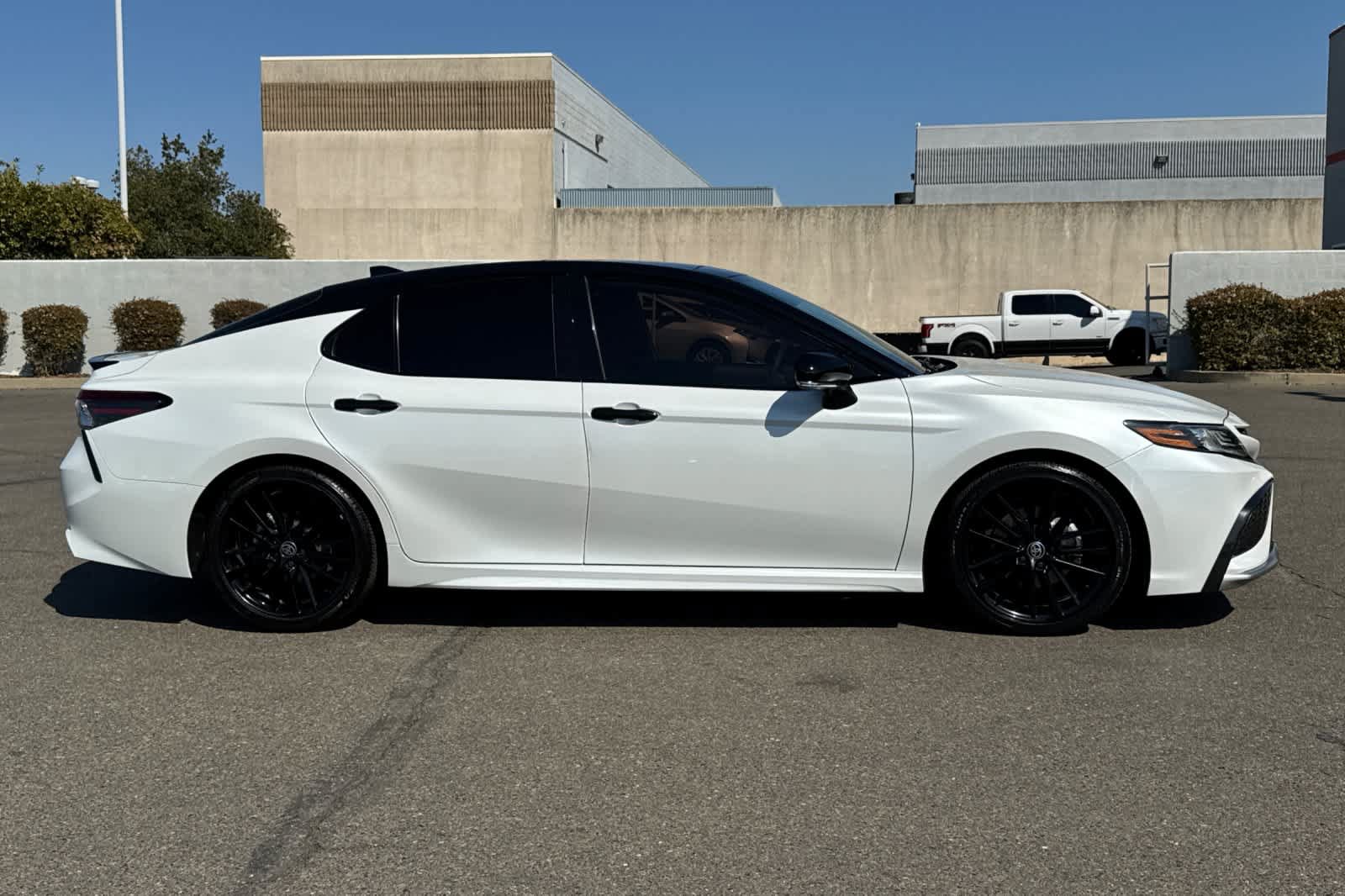 Used 2023 Toyota Camry XSE FWD image 6