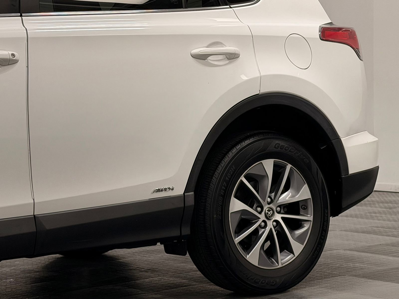 Used 2018 Toyota RAV4 XLE AWD/4WD image 7