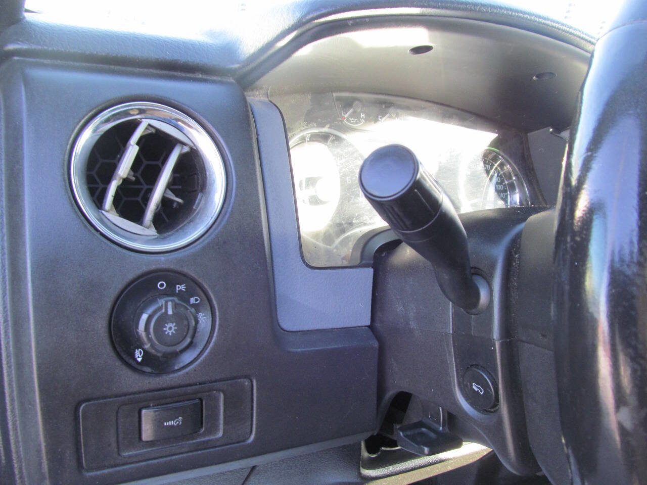 Used 2011 Ford F150 XLT w/ XLT Chrome Pkg image 13