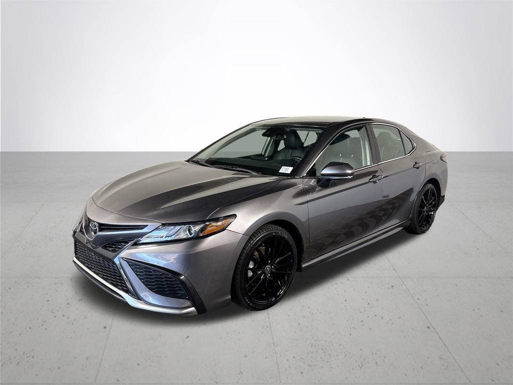Used 2024 Toyota Camry XSE FWD image 2