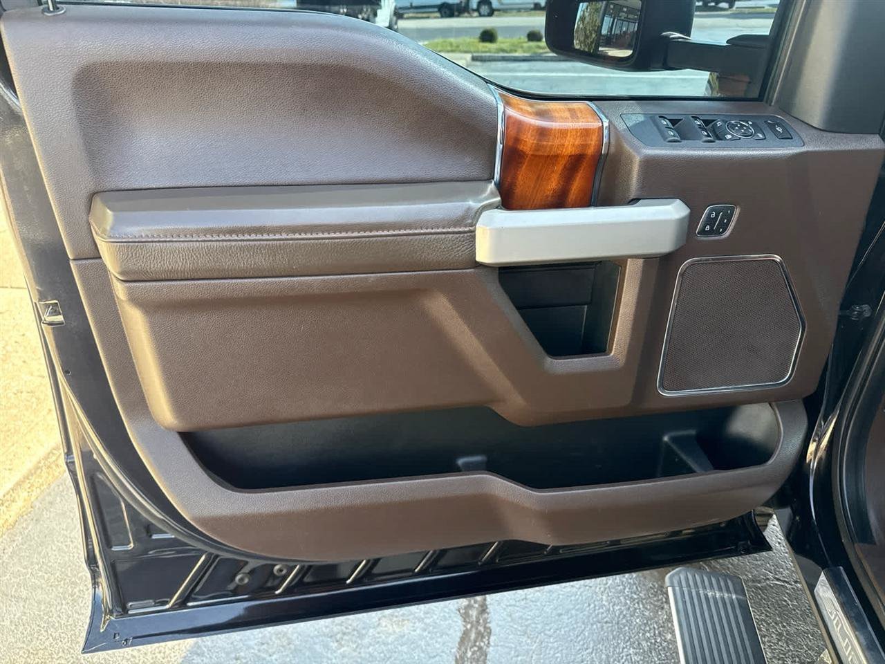 Used 2019 Ford F350 King Ranch w/ King Ranch Ultimate Package AWD/4WD image 23
