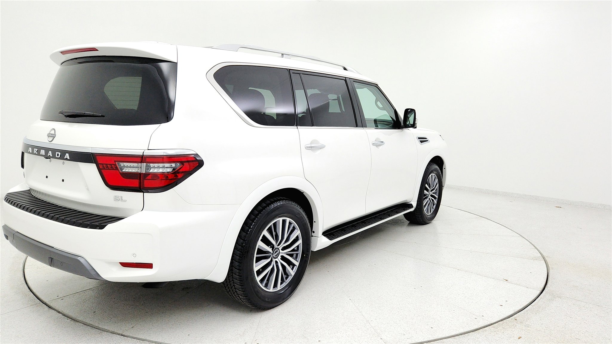Used 2024 Nissan Armada SL w/ Captain's Chairs Package image 4