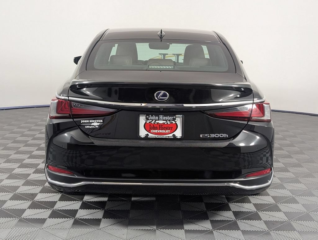 Used 2022 Lexus ES 300h Ultra Luxury w/ Protection Package (P3) FWD image 6