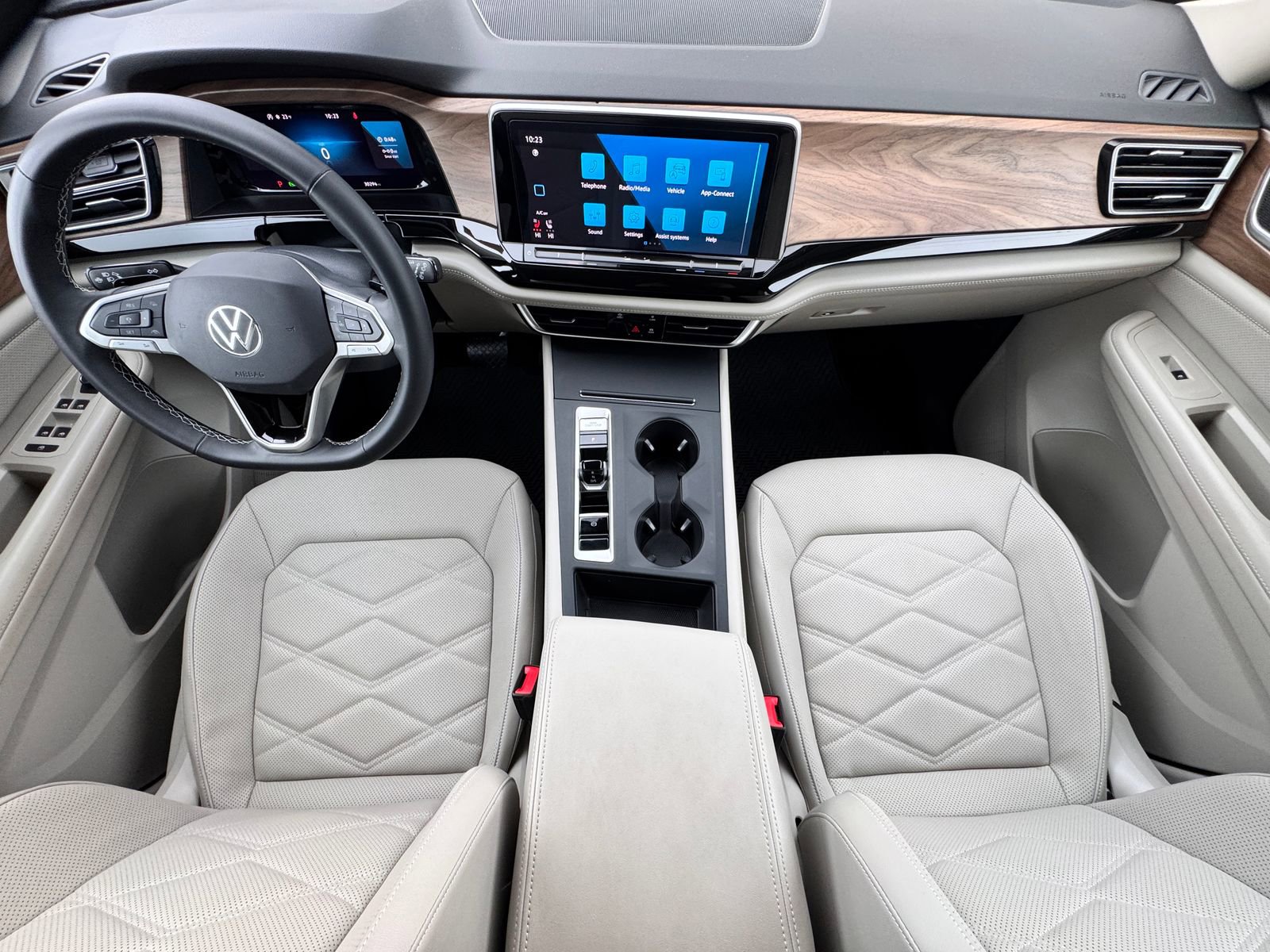 Used 2024 Volkswagen Atlas SE image 12