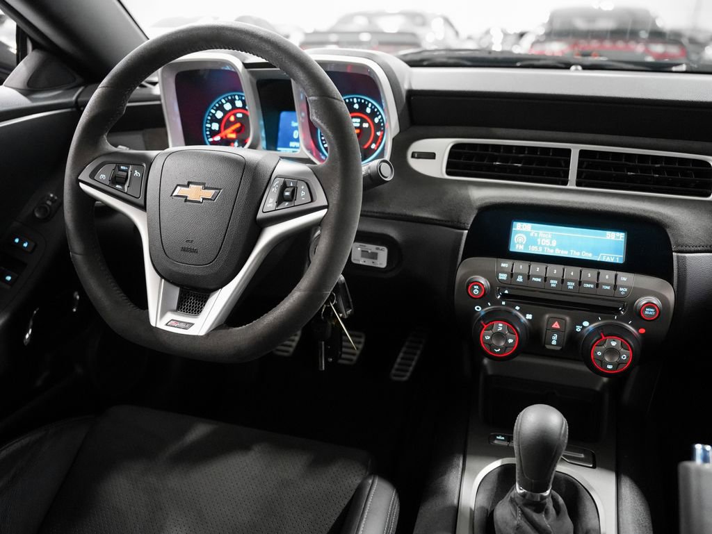 Used 2015 Chevrolet Camaro Z/28 RWD image 11