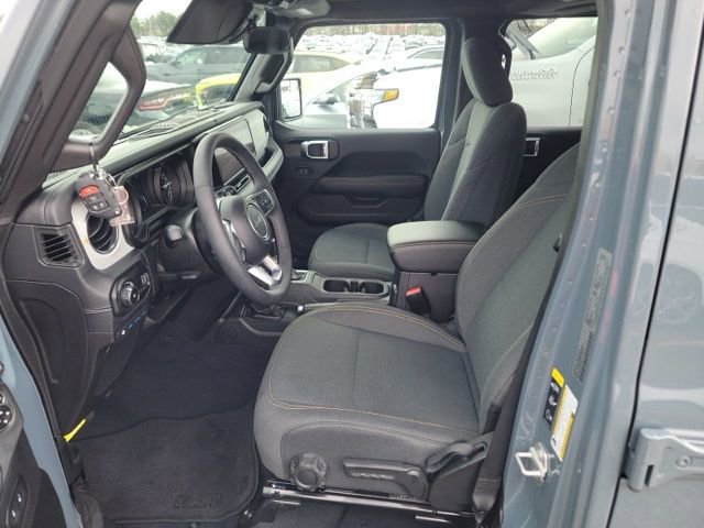 Used 2025 Jeep Wrangler Sahara 4xe image 9