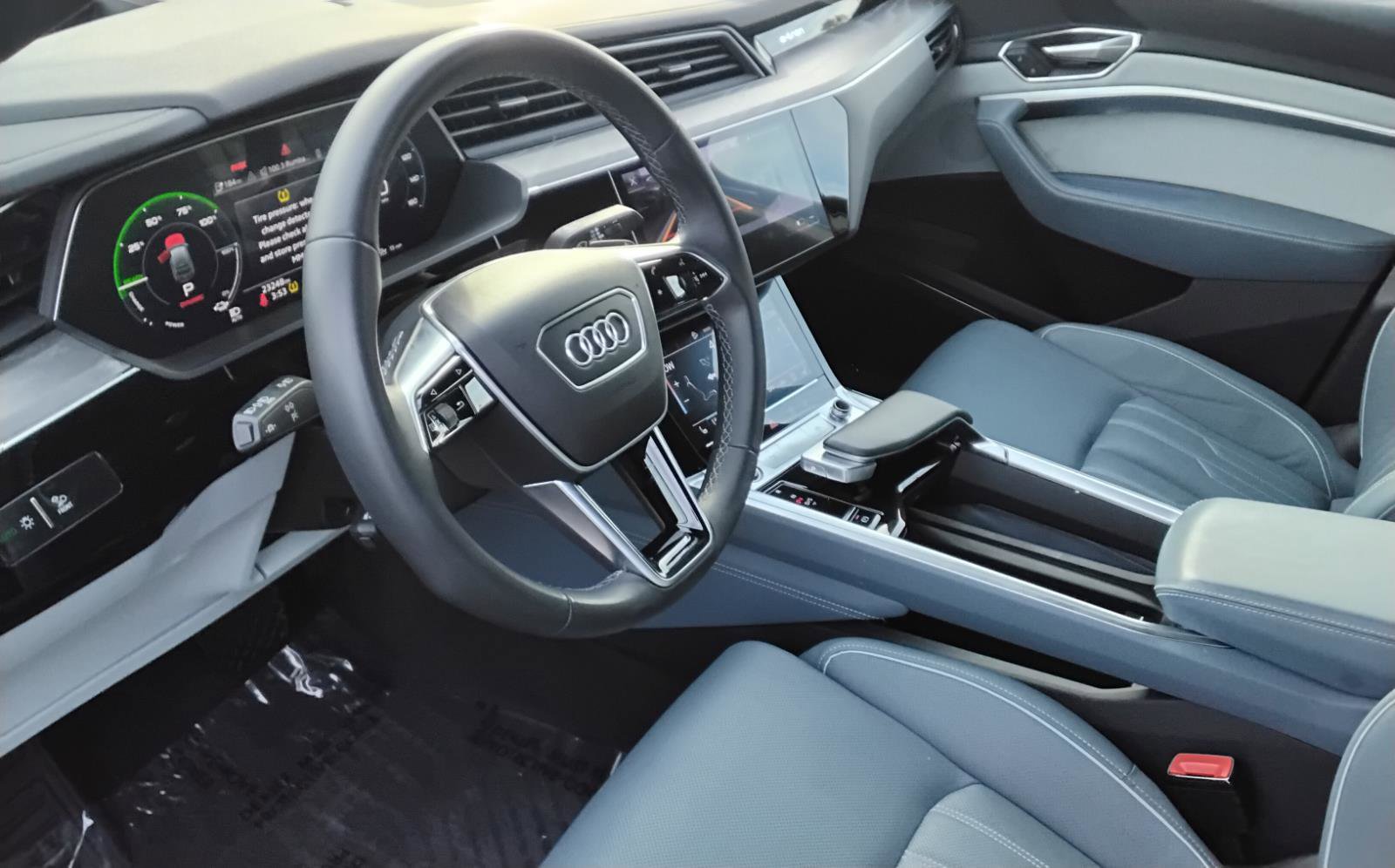 Used 2023 Audi e-tron Prestige w/ Prestige Package image 17