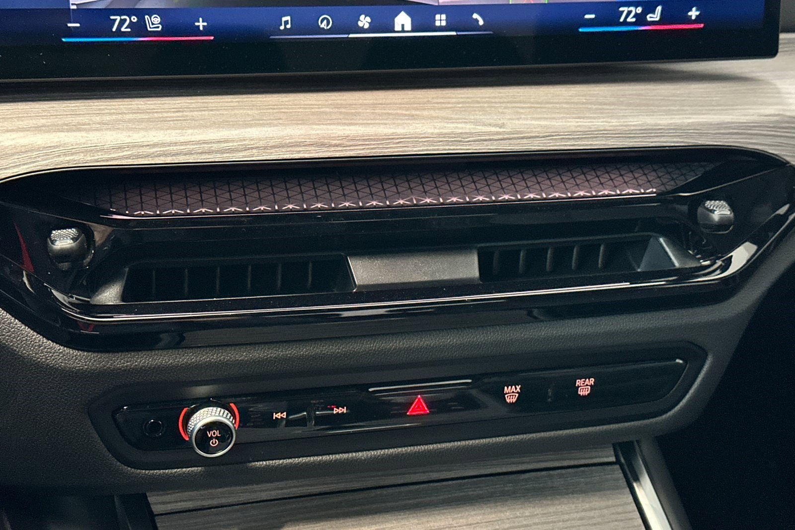 New 2026 BMW 330i Sedan w/ Premium Package image 17