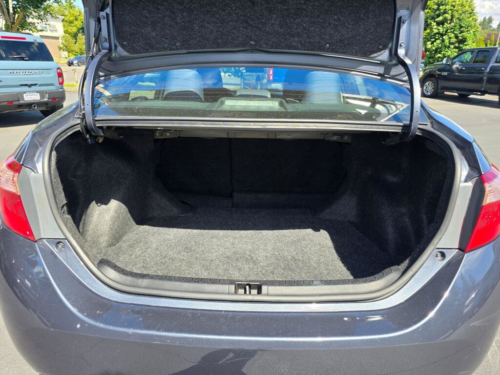 Used 2019 Toyota Corolla LE FWD image 5