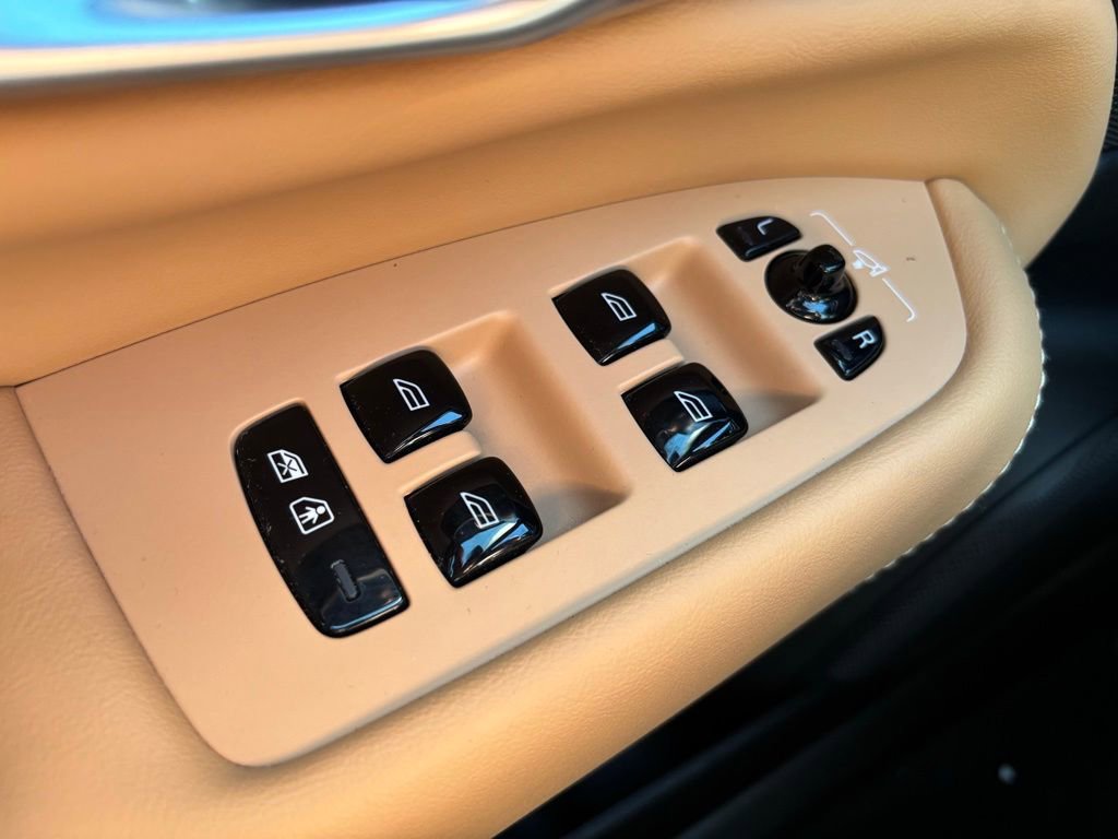 Certified 2024 Volvo XC90 T8 Ultimate w/ Protection Package Premier image 30