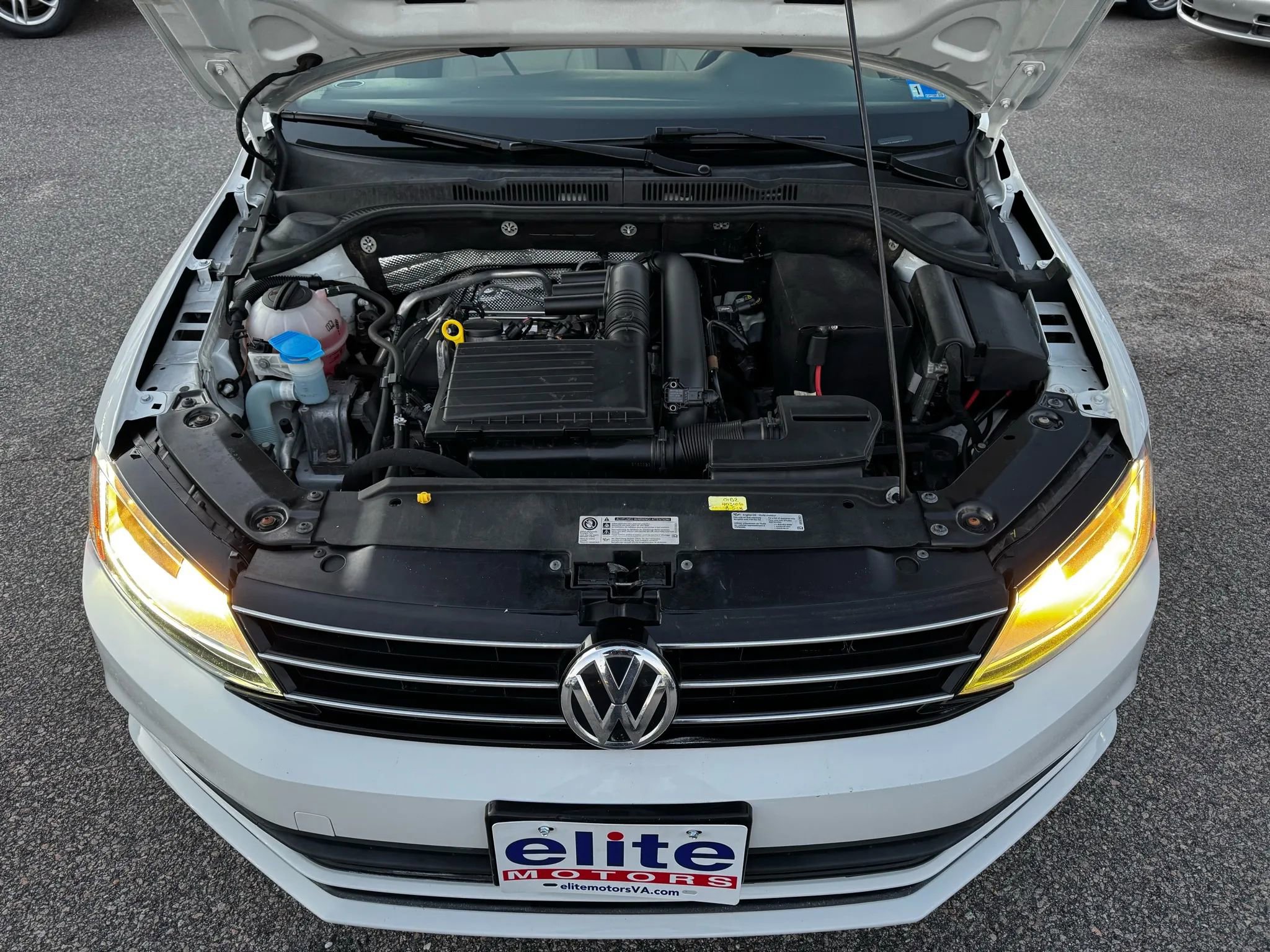 Used 2017 Volkswagen Jetta SE image 9