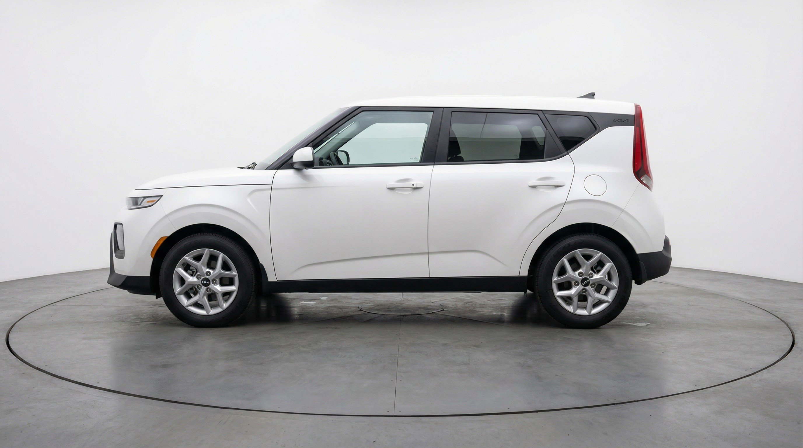 Used 2025 Kia Soul LX w/ LX Technology Package image 5