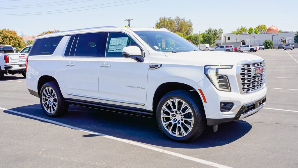 New 2026 GMC Yukon XL Denali w/ Denali Reserve Package AWD/4WD image 6