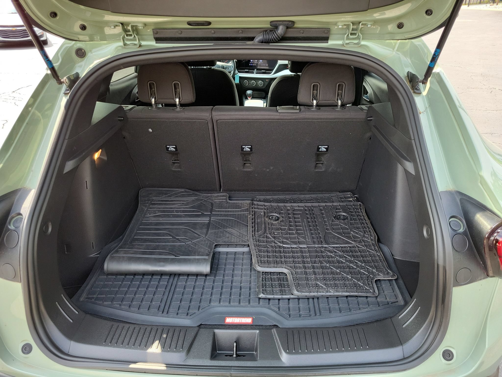 Used 2024 Chevrolet Trax RS w/ Sunroof Package FWD image 25