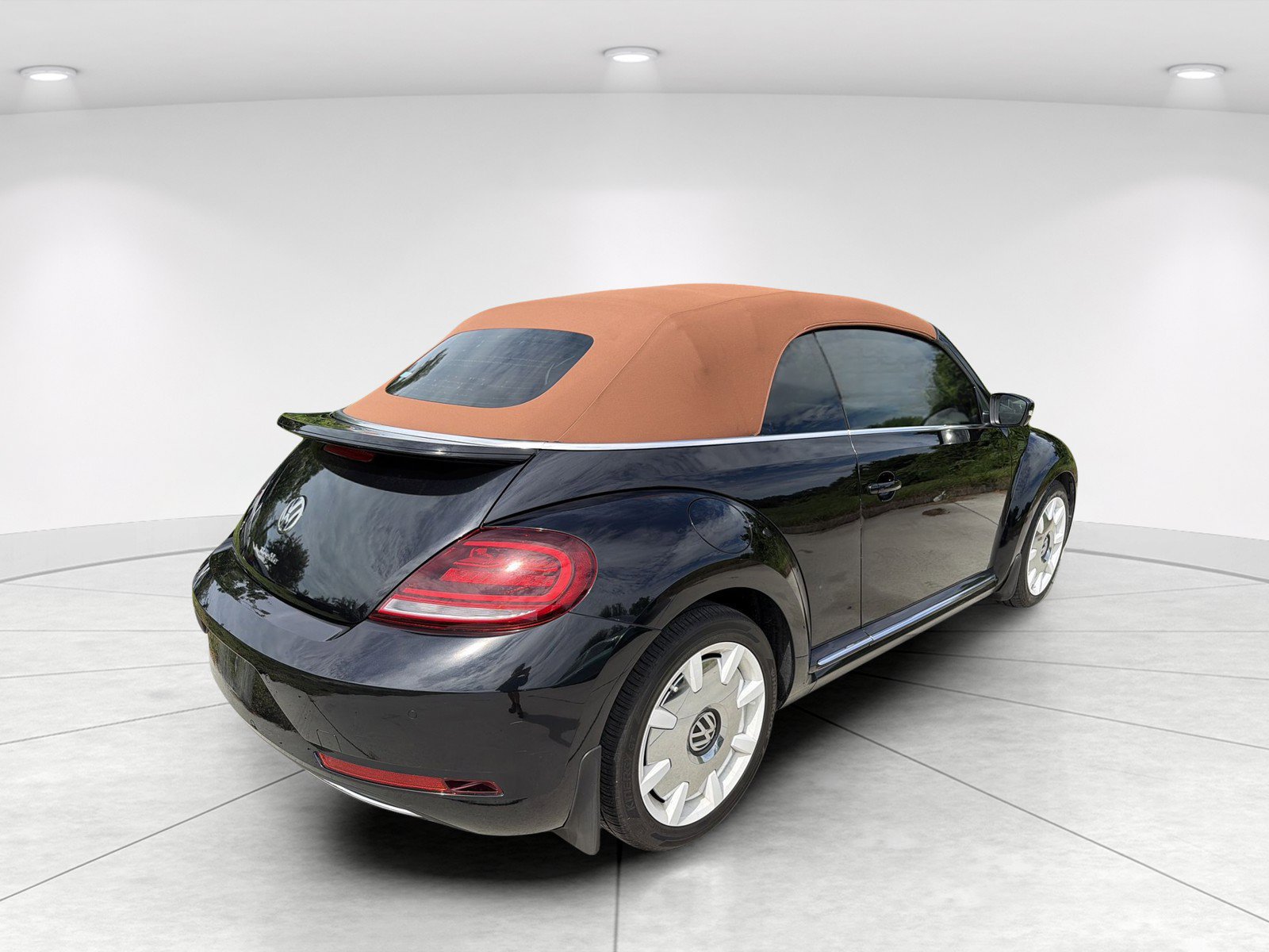 Used 2019 Volkswagen Beetle 2.0T SE FWD image 4