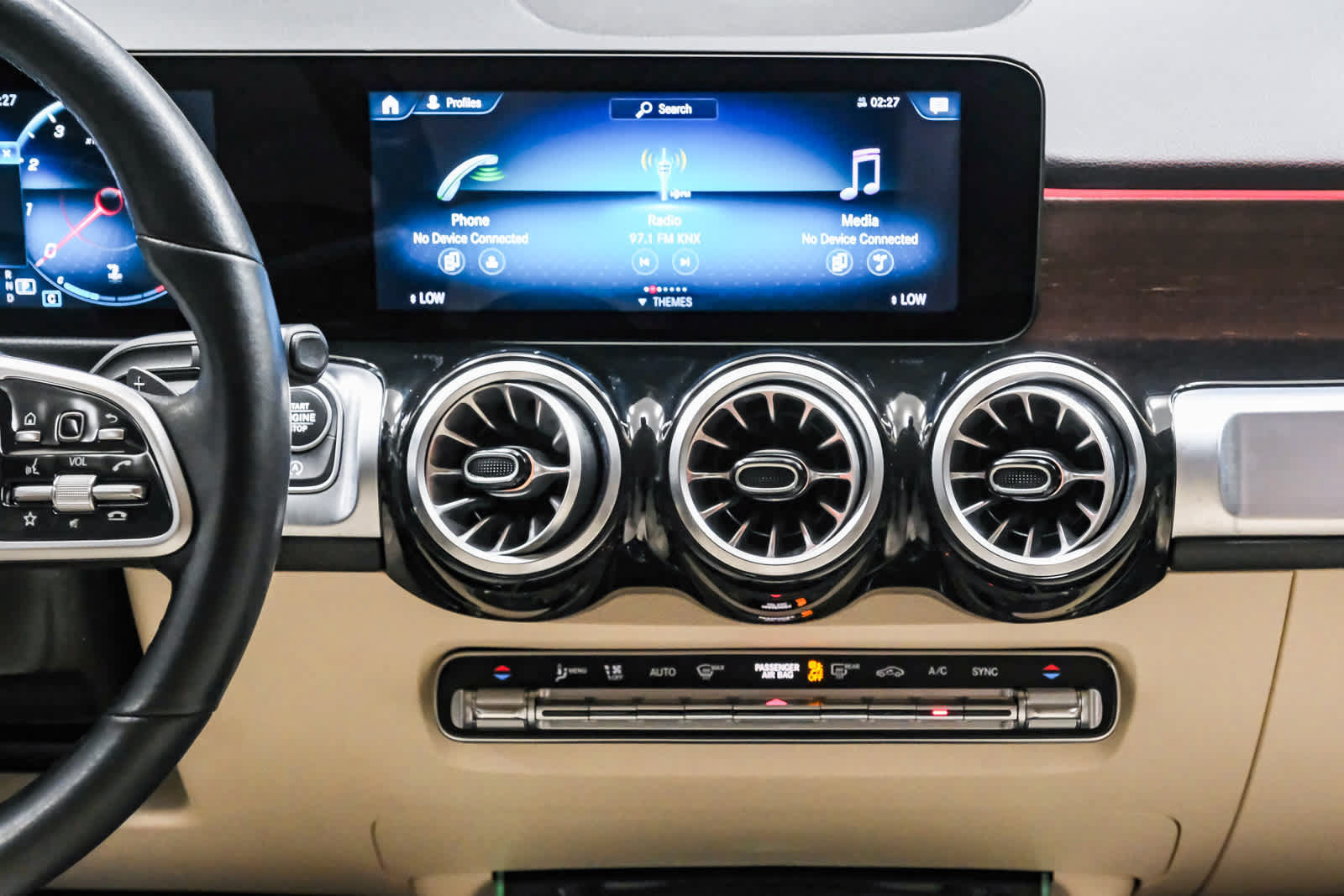 Used 2022 Mercedes-Benz GLB 250 4MATIC image 16