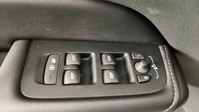 Used 2023 Volvo XC60 B5 Ultimate FWD image 10