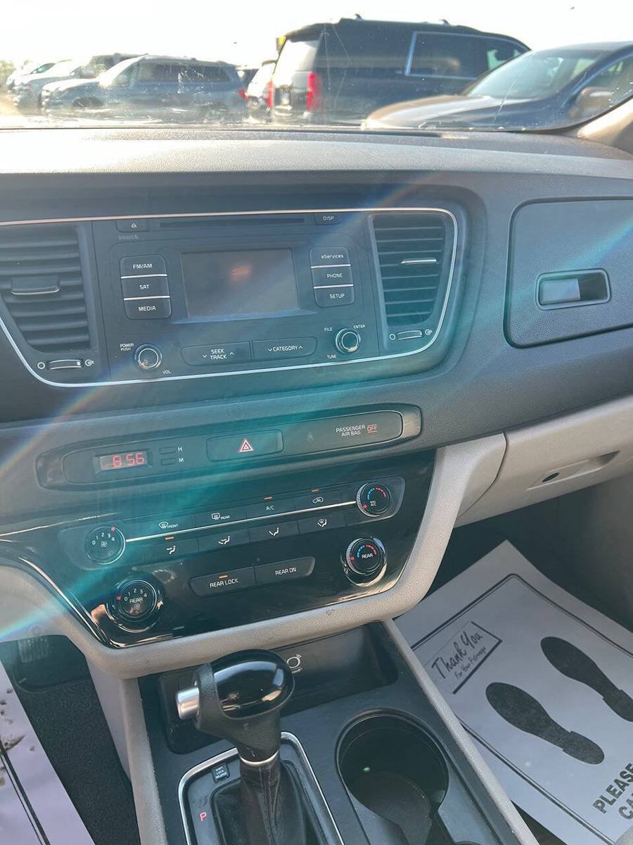 Used 2015 Kia Sedona LX w/ LX Convenience Package FWD image 5