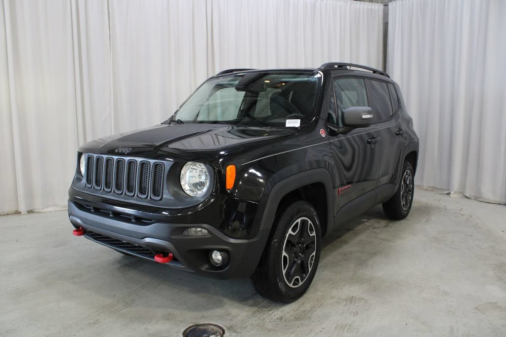 Used 2016 Jeep Renegade Trailhawk w/ Premium Trailhawk Package AWD/4WD image 34