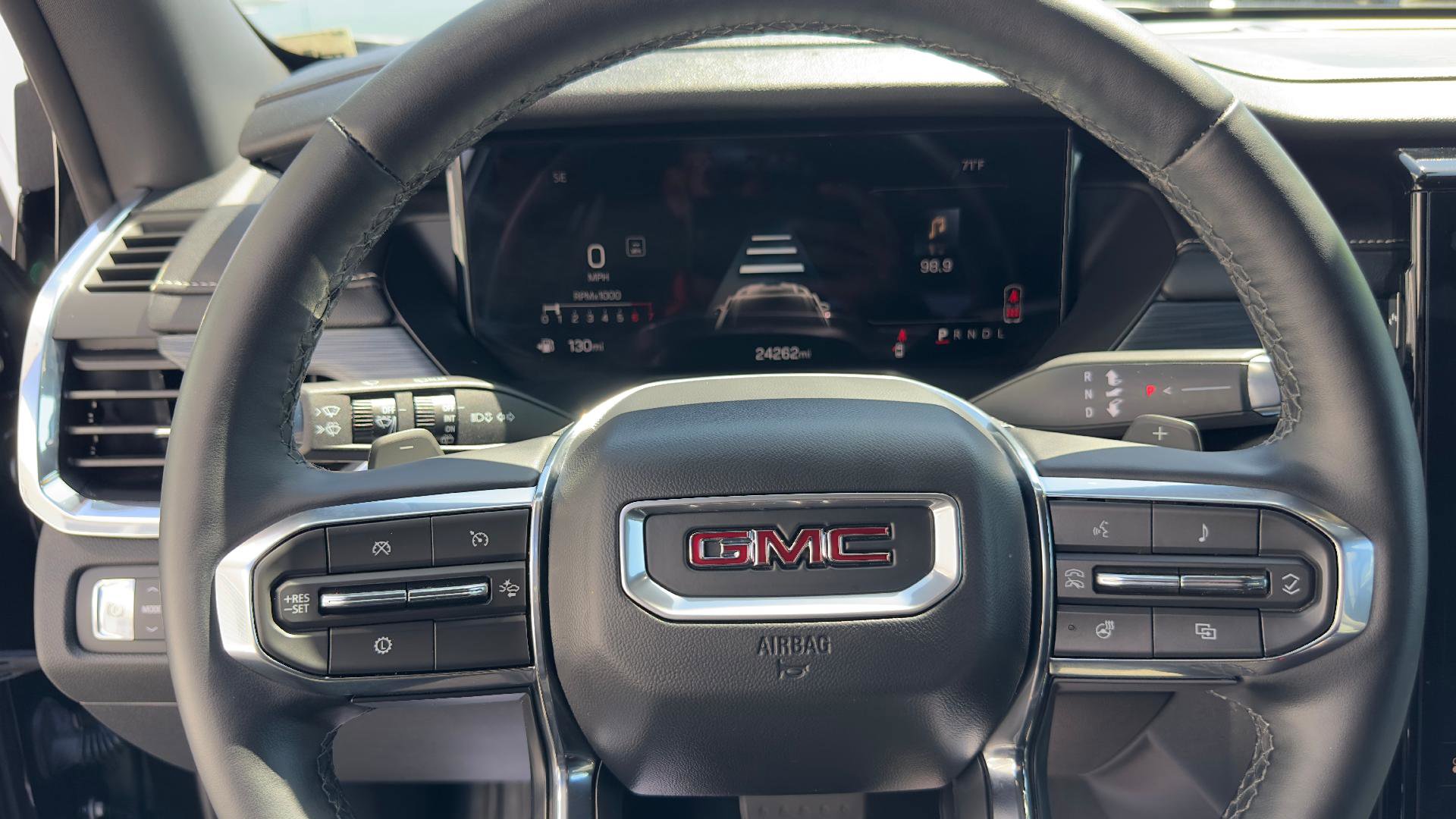 Used 2025 GMC Acadia Elevation image 18