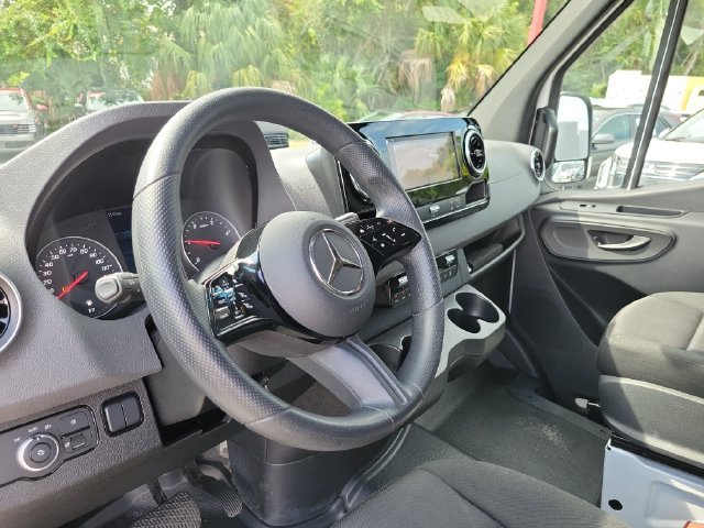 Used 2025 Mercedes-Benz Sprinter 2500 image 18
