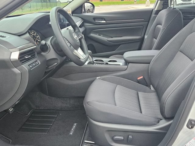 Used 2025 Nissan Altima 2.5 SV w/ SV Special Edition Package FWD image 5