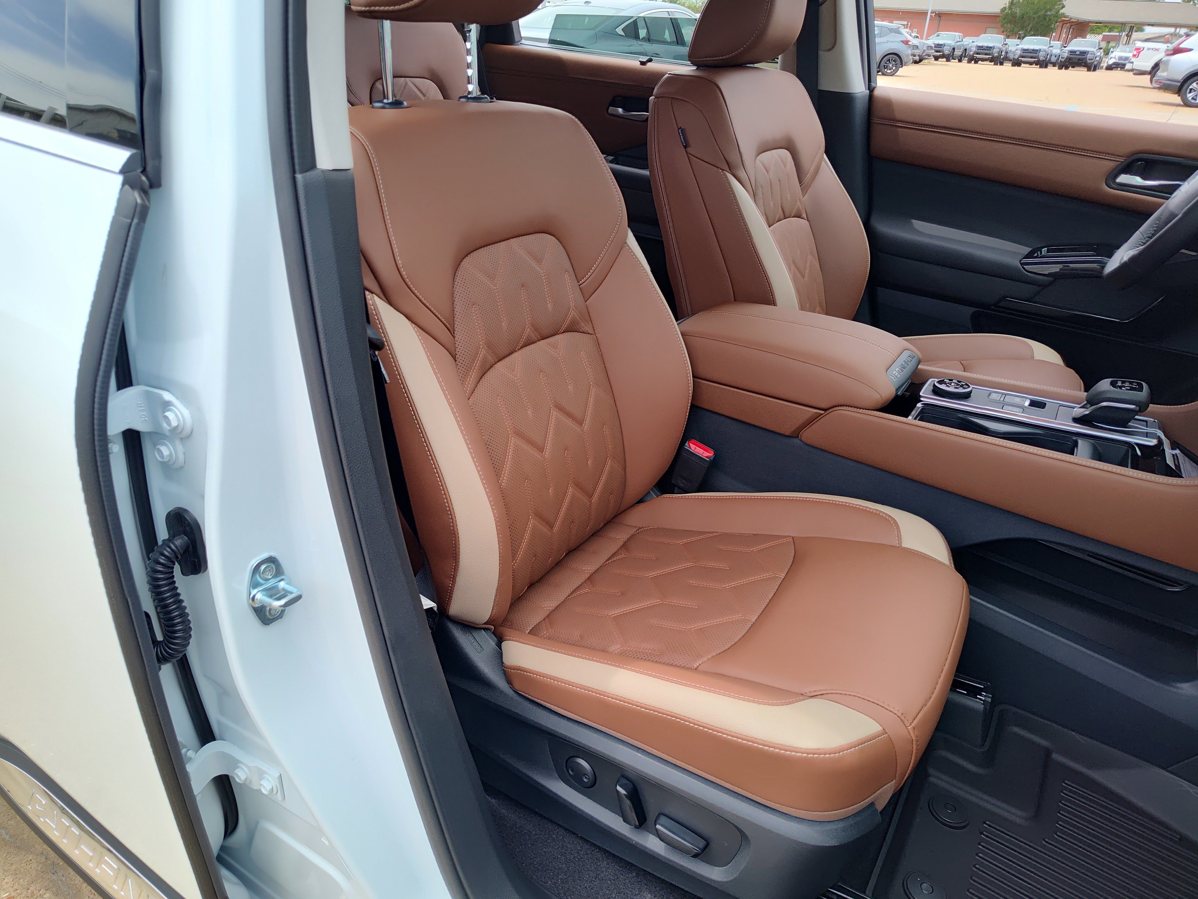 New 2026 Nissan Pathfinder Platinum AWD/4WD image 13