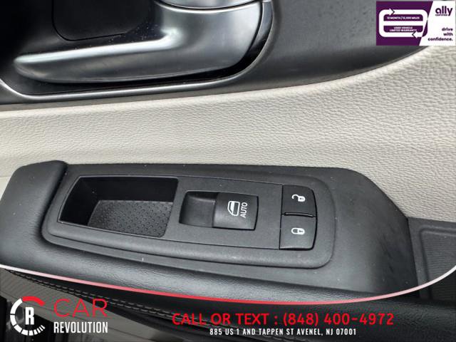 Used 2023 Chrysler Pacifica Touring-L FWD image 61