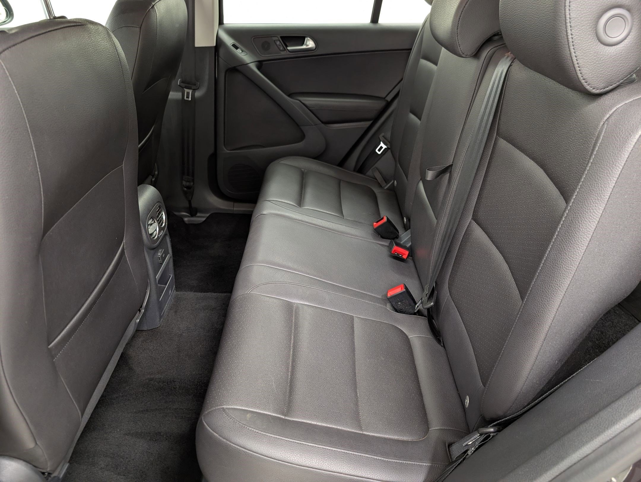 Used 2016 Volkswagen Tiguan S image 14