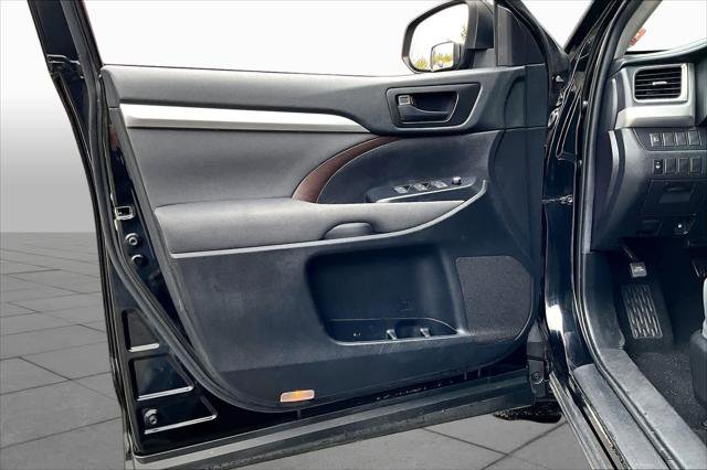 Certified 2019 Toyota Highlander LE w/ Carpet Mat Package (TMS) AWD/4WD image 22