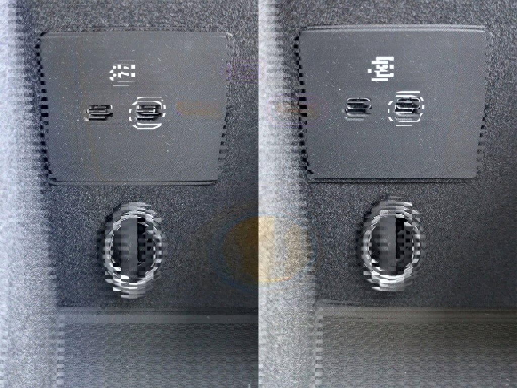 New 2026 Volvo XC90 T8 Plus w/ Protection Package Premier image 32