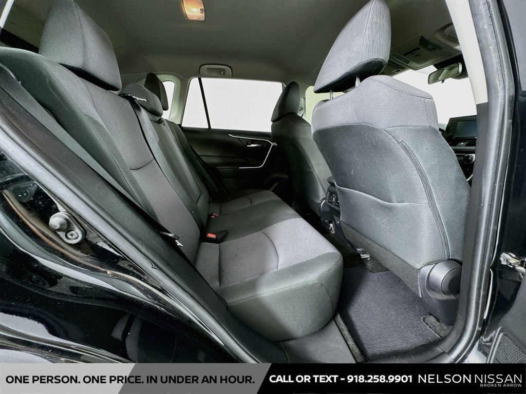 Used 2020 Toyota RAV4 XLE FWD image 24