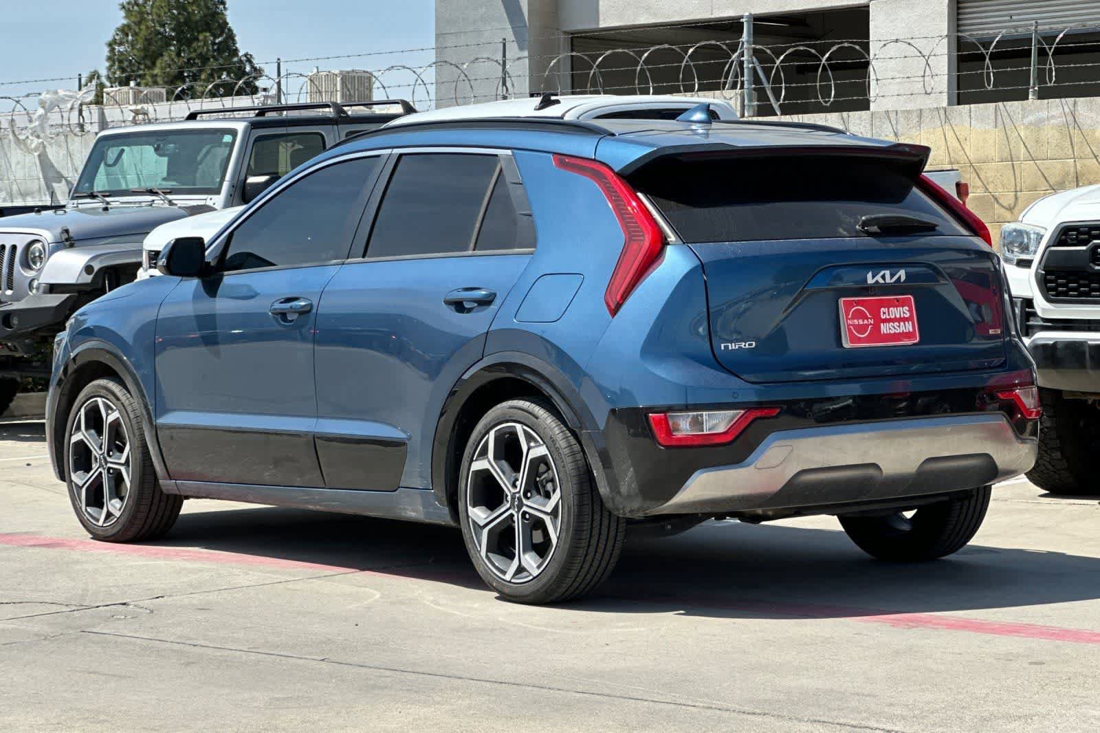 Used 2023 Kia Niro EX Touring FWD image 7