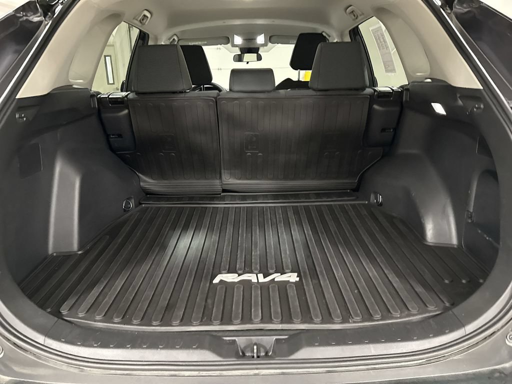 Used 2022 Toyota RAV4 LE FWD image 23