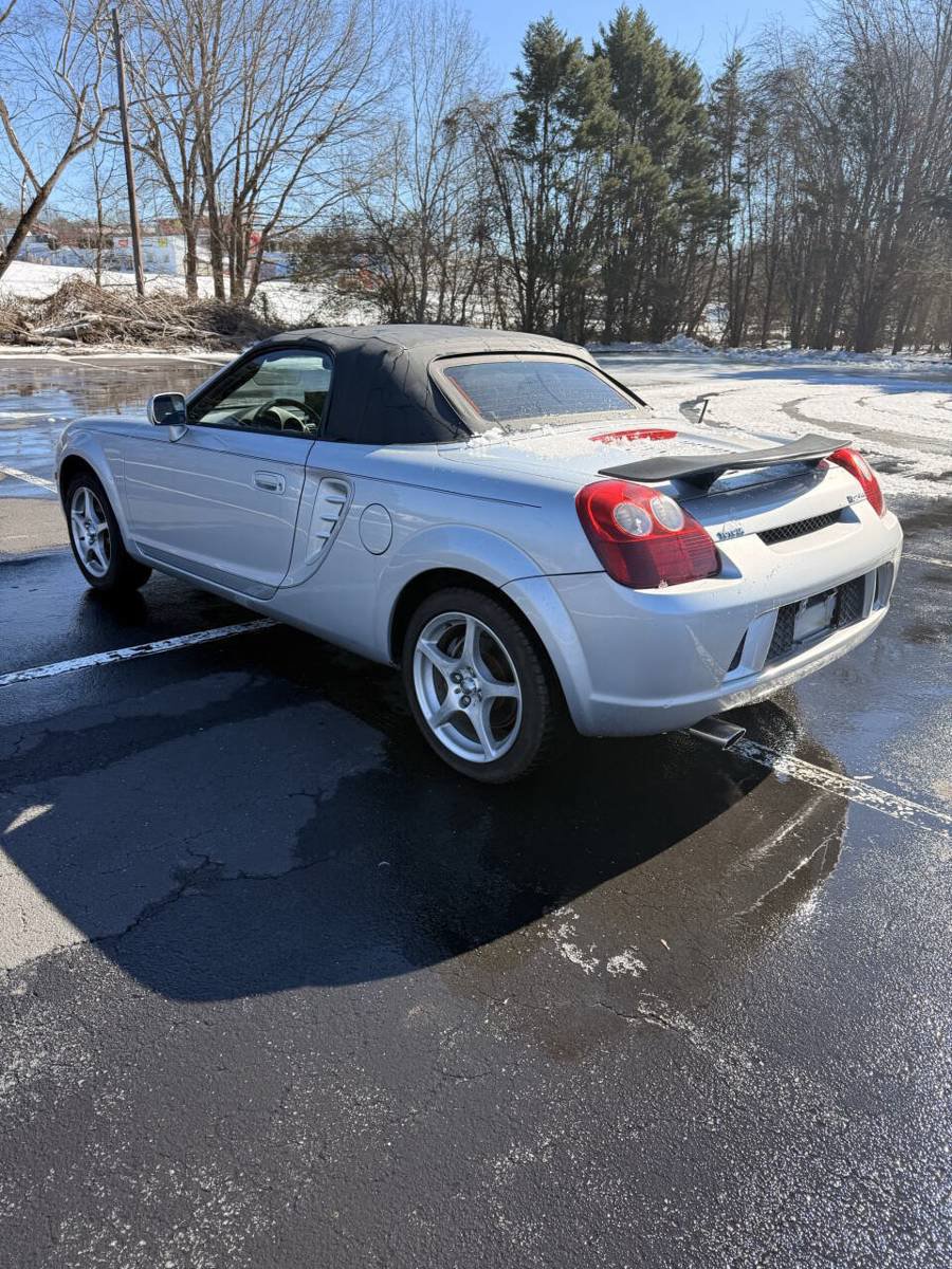 Used 2003 Toyota MR2 RWD image 5