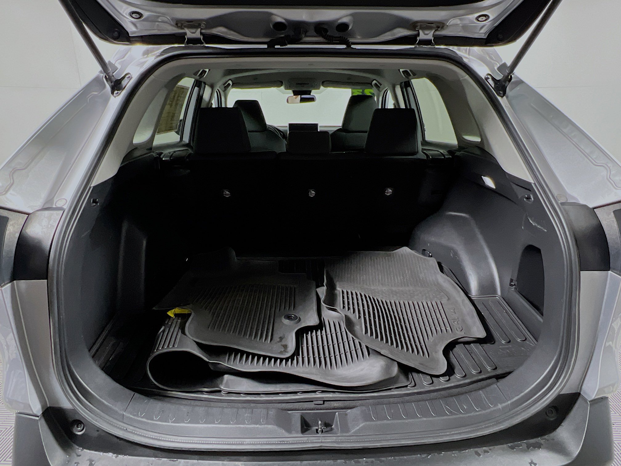 Used 2023 Toyota RAV4 LE image 34