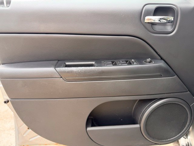 Used 2015 Jeep Patriot High Altitude AWD/4WD image 16