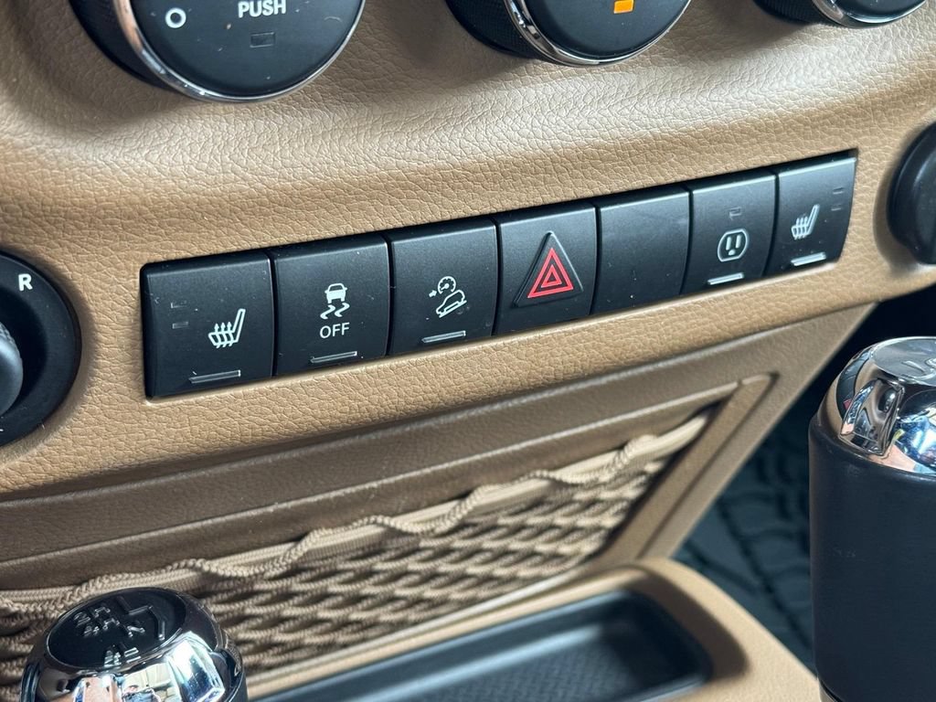 Used 2013 Jeep Wrangler Unlimited Sahara w/ Dual Top Group AWD/4WD image 19